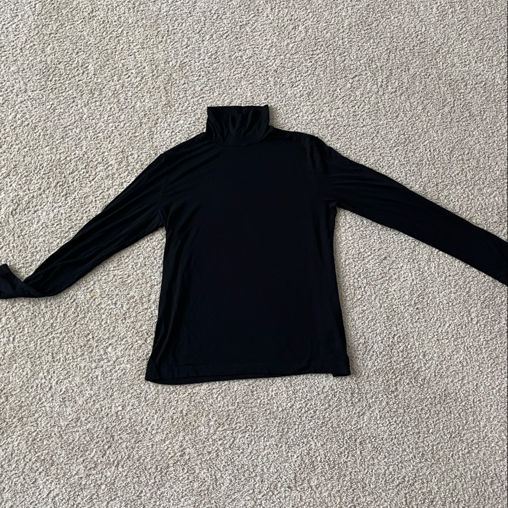 Black lightweight turtleneck; H&M (M)